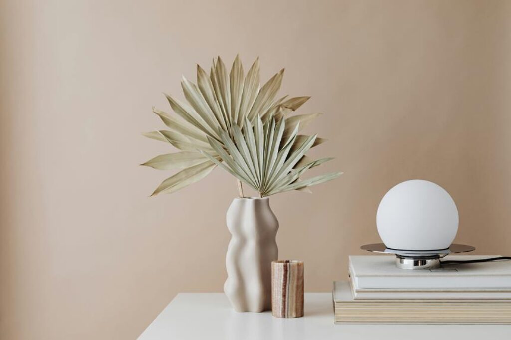 What Are the Latest Trends in Wall Decor for 2025?